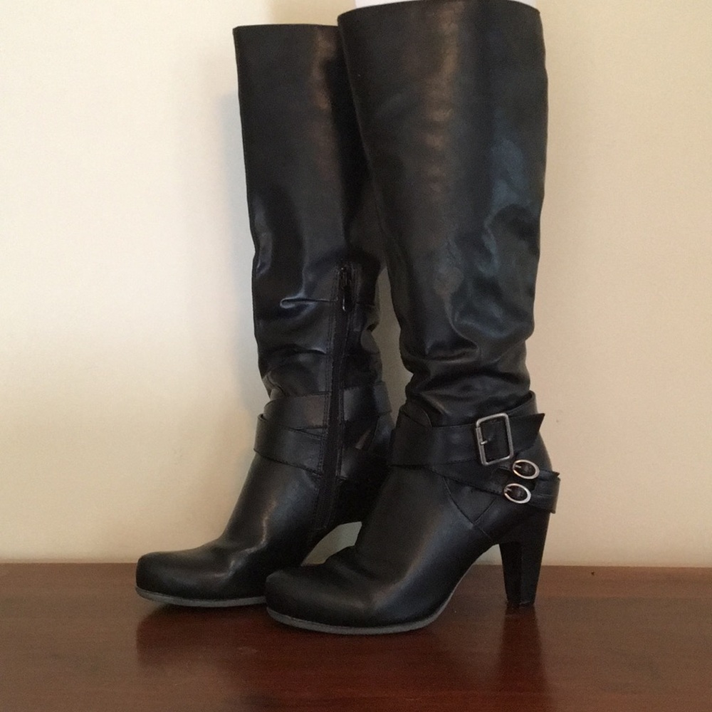 Knee-High Ladies Black Boots